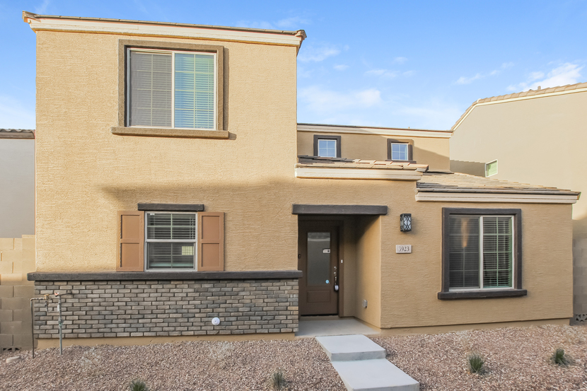 3923 S 82nd Dr Phoenix, AZ 85043